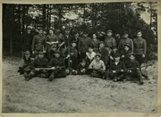 Jüdische Partisanen unter Führung der Bielski-Brüder kämpfen in den Wäldern des heutigen Belarus gegen die deutsche Besatzungsmacht im Zweiten Weltkrieg.