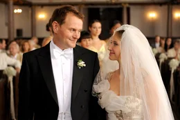 Matthias (Devid Striesow) und Diana (Anna Maria M&uuml;he) gehen den Bund f&uuml;rs Leben ein.
