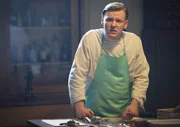 Quirkes Assistent Sinclair (Brian Gleeson) will irgendwann selbst Chefpathologe werden. Quirkes Assistent Sinclair (Brian Gleeson) will irgendwann selbst Chefpathologe werden.