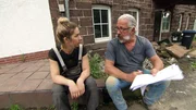 Katrin bespricht sich mit ihrem Vater Manfred