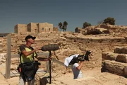 Caesarea, Israel - R&ouml;mische Ruinen von Caesarea - Orlando Stuart und Tontechniker.