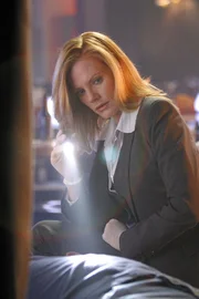Nachdem ein ber&uuml;hmter Komiker w&auml;hrend einer Vorstellung in einem Comedyclub tot zusammengebrochen ist, sucht Catherine (Marg Helgenberger) in dem Club nach verwertbaren Spuren.