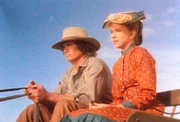 Charles (Michael Landon, l.) muss seine Tochter Laura (Melissa Gilbert, r.) von der Schule abholen, denn Almanzo behauptet, keine Zeit zu haben.