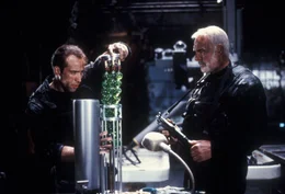 Stanley Goodspeed (Nicolas Cage, l.) und John Patrick Mason (Sean Connery)