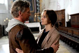 Lily (Jeanette Hain) hat ihren ehemaligen Mitsch&uuml;ler Jan (Barry Atsma) geheiratet.