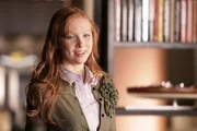 Freut sich total, dass sie beim Princeton Sommerprogramm für Highschool-Schüler dabei ist: Alexis (Molly C. Quinn) Freut sich total, dass sie beim Princeton Sommerprogramm für Highschool-Schüler dabei ist: Alexis (Molly C. Quinn)