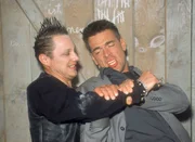 Als Kommissar Bonhoff (Wolfgang Krewe, re.) das Versteck der Geisel findet, kommt es zum Kampf zwischen ihm und Anton Balz (Arndt Schwering-Sohnrey)... Als Kommissar Bonhoff (Wolfgang Krewe, re.) das Versteck der Geisel findet, kommt es zum Kampf zwischen ihm und Anton Balz (Arndt Schwering-Sohnrey)...