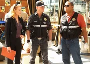 Der t&ouml;dliche Balkonsturz eines Mannes sorgt bei Catherine (Marg Helgenberger), Nick (George Eads, Mi.) und Ray Langston (Laurence Fishburne) f&uuml;r Kopfzerbrechen: War es ein Unfall oder Mord?