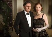 Quirke (Gabriel Byrne) liebt Sarah (Geraldine Somerville), doch sie ist mit seinem Stiefbruder verheiratet.