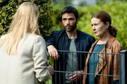 WDR Fernsehen DIE FÜCHSIN, "Romeo muss sterben". Anne (Lina Wendel, rechts) und Youssef (Karim Chérif) nehmen Jenny Ahrens (Sina Ebell, links) ins Visier. Immerhin scheint die ein Verhältnis mit dem Mordopfer gehabt zu haben.