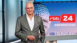 RUNDFUNK BERLIN-BRANDENBURG Volker Wieprecht, Moderator die Nachrichtensendung "rbb24 Abendschau" vom Rundfunk Berlin-Brandenburg (rbb). &copy; rbb/Gundula Krause, honorarfrei - Verwendung gem&auml;&szlig; der AGB im engen inhaltlichen, redaktionellen Zusammenhang mit genannter rbb-Sendung bei Nennung "Bild: rbb/Gundula Krause" (S2+). rbb Presse & Information, Masurenallee 8-14, 14057 Berlin, Tel: 030/97 99 3-12118 oder -12116, pressefoto@rbb-online.de