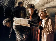 MDR FERNSEHEN MIT DEM TEUFEL IST NICHT GUT  SPASSEN, "S certy nejsou zerty", am Sonntag (30.11.25) um 15:55 Uhr. Ab 23.11.2025, 15:55 Uhr in der ARD-Mediathek. Die hinterh&auml;ltige Dorotka heiratet den verwitweten alten M&uuml;ller M&aacute;chal aus purer Habgier und treibt ihn vors&auml;tzlich in den Tod. Danach jagt sie seinen Sohn Peter vom Hof, l&auml;sst ihn mithilfe einer Intrige ins Gef&auml;ngnis bringen und unschuldig eine Strafe beim Milit&auml;r absitzen.   In der H&ouml;lle wird Dorotkas Treiben derweil argw&ouml;hnisch be&auml;ugt. Ihr irdisches S&uuml;ndenma&szlig; ist &uuml;bervoll als Luzifer beschlie&szlig;t, das b&ouml;se Weib in die H&ouml;lle holen zu lassen. Doch sein tollpatschiger Helfer Janek wird mit Dorotka nicht fertig und landet schlie&szlig;lich versehentlich als Soldat bei der Armee. Dort lernt er Peter kennen. Erst mit vereinten Kr&auml;ften gelingt es den Beiden, Dorotka zu &uuml;berlisten und f&uuml;r Gerechtigkeit zu sorgen.