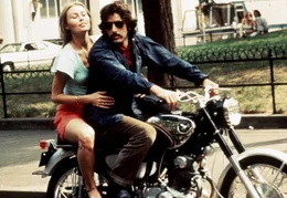 Cornelia Sharpe (Leslie Lane),  Al Pacino (Frank Serpico).