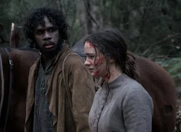 Die Irin Clare (Aisling Franciosi), die gerade einen Engl&auml;nder get&ouml;tet hat, findet in dem Aborigine Billy (Baykali Ganambarr), der mit den Engl&auml;ndern ebenfalls noch eine offene Rechnung hat, einen zuverl&auml;ssigen, mutigen Begleiter.