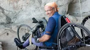 Veit Riffer (58) ist seit einem Kletterunfall vor knapp 30 Jahren querschnittsgelähmt. Heute erobert er seine "Felsenheimat" Sächsische Schweiz mit dem Handbike und testet Handbike- und Rolliwanderstrecken für andere Rollstuhlfahrer.