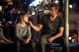 L-R: Max Kenton (Dakota Goyo), Charlie Kenton (Hugh Jackman)