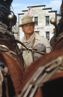 Travis (Terence Hill) und Moses haben sich seit Jahren nicht mehr gesehen, denn immer wenn sie aufeinander treffen, gibt es Streit und Turbulenzen. Doch ihre Mutter m&ouml;chte die beiden gerne zum Weihnachtsfest um sich haben ...