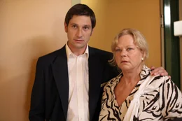 Andreas Kiendl (Hubert), Marianne Mendt (Leopoldine).