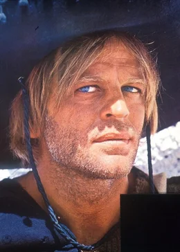 Wild (Klaus Kinski), der bucklige B&ouml;sewicht der Bande Indios, &uuml;bernimmt gern die 'schmutzigen' Aufgaben ...