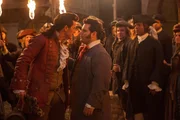 Vorne: Gaston (Luke Evans, l.); LeFou (Josh Gad, r.)
