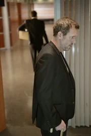 House (Hugh Laurie, r.) sucht Mittel und Wege, Dr. James Wilson (Robert Sean Leonard, l.) zum Bleiben zu bewegen. Wird es ihm gelingen?