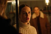 Bekommt unerwarteten Besuch: Jessica Brown Findlay als Lucy Lambert