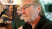 Knut auf der Bühne im Musikkeller Knut auf der Bühne im Musikkeller