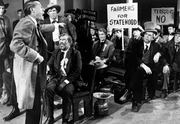 Ransom Stoddard (James Stewart, Mitte) soll zum neuen Kongressabgeordneten gew&auml;hlt werden.