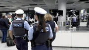 Sicherheitskontrolle am Frankfurter Flughafen.