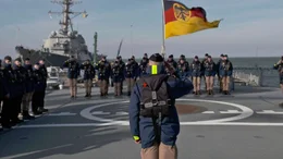 Die Hightech-Fregatte der Bundesmarine ist mit hochkomplizierter Ortungstechnik und schlagkr&auml;ftigen Waffen ausgestattet.