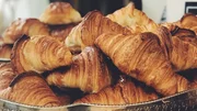 Br&ouml;tchen, Brote oder Croissants werden direkt im Backshop frisch aufgebacken, damit sie knusprig und im besten Fall sogar noch warm verkauft werden k&ouml;nnen.