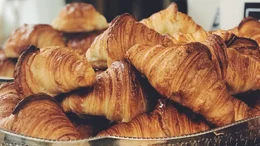 Br&ouml;tchen, Brote oder Croissants werden direkt im Backshop frisch aufgebacken, damit sie knusprig und im besten Fall sogar noch warm verkauft werden k&ouml;nnen.
