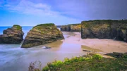Wegen seiner unglaublichen Felsformationen wird der Strandabschnitt in Galizien auch &bdquo;Strand der Kathedralen&ldquo; genannt.