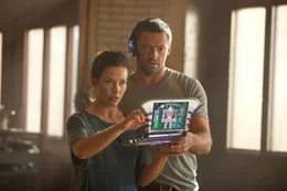 Charlie Kenton (Hugh Jackman, r.) und Bailey Tallet (Evangeline Lilly, l.)