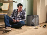 Dr. Philipp Brentano (Thomas Koch) wollte seiner Tablettensucht Herr werden und hat seit dem Morgen keine Pille mehr genommen. Doch die starken Entzugserscheinungen treiben ihn dazu, den Müll nach seinen weggeworfenen Aufputschmitteln zu durchwühlen. Dr. Philipp Brentano (Thomas Koch) wollte seiner Tablettensucht Herr werden und hat seit dem Morgen keine Pille mehr genommen. Doch die starken Entzugserscheinungen treiben ihn dazu, den Müll nach seinen weggeworfenen Aufputschmitteln zu durchwühlen.