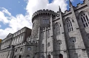Die Turmzinnen des Dubliner Schlosses versetzten die Iren jahrhundertelang in Angst und dienten im Unabh&auml;ngigkeitskrieg als britische Kommandozentrale und Agenten-Nest.
