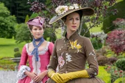 Annalise de Marillac (Margaux Chatelier) und Claire Randall (Caitriona Balfe, r.)