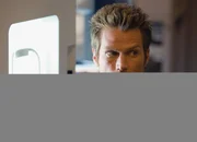 Jason Lewis als Evan Greer