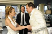 Annetts (Tanja Wenzel, l.) großer Tag steht bevor - ihre Hochzeit mit Alexander. Während sich Richard (Robert Jarczyk, r.) für seine Tochter freut, steht David (Lee Rychter, M.) dem skeptisch gegenüber ... Annetts (Tanja Wenzel, l.) großer Tag steht bevor - ihre Hochzeit mit Alexander. Während sich Richard (Robert Jarczyk, r.) für seine Tochter freut, steht David (Lee Rychter, M.) dem skeptisch gegenüber ...