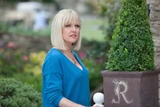 Die PR-Managerin Agatha Raisin (Ashley Jensen) erweist sich als talentierte Hobby-Detektivin. Nun ermittelt sie erneut in einem Mordfall und kommt ihrem attraktiven Nachbarn James etwas näher.