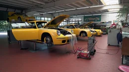 Bildunterschrift: Der CTR Anniversary vereint eine Ultraleichtkarosserie mit einem kraftvollen, 710 PS-starken Motor.