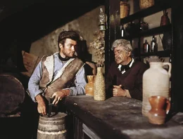 Die kleine Stadt San Miguel in Mexico wird von zwei verfeindeten Familien terrorisiert: den angloamerikanischen Baxters und den mexikanischen Rojos. Eines Tages kommt ein einsamer Fremder namens Joe (Clint Eastwood, l.) in die Stadt und beginnt, f&uuml;r beide Familien zu arbeiten. Daf&uuml;r kassiert er von beiden Seiten eine ansehnliche Bezahlung. Doch der Betrug fliegt auf und Joe wird gefangen genommen. Kann er entkommen?