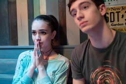 L-R: Skylar (Talia Ryder), Jasper (Th&eacute;odore Pellerin)