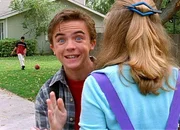 Malcolm (Frankie Muniz) ist bis über beide Ohren verliebt. Malcolm (Frankie Muniz) ist bis über beide Ohren verliebt.