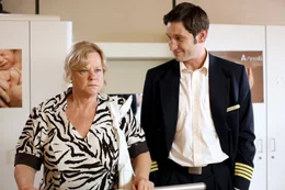 Marianne Mendt (Leopoldine), Andreas Kiendl (Hubert).