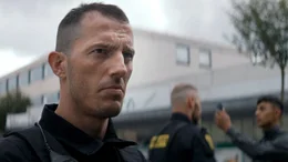 Korpsgeist oder Integrit&auml;t? Der Polizeibeamte H&oslash;yer (Simon Sears) muss sich entscheiden. Weiteres Bildmaterial finden Sie unter www.br-foto.de.