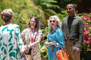 Als sich Barbara Mitchell (Ellie Haddington, l.) und Nancy Martin (Hayley Mills, 2.v.r.) im Garten des Seniorenheims begegnen, ist die Feindschaft zwischen ihnen selbst für Eloise Pirie (Juliet Cowan, 2.v.l.) und Phillipe Varane (Kevin Harvey, r.) deutlich spürbar. Kurz darauf wird eine von ihnen tot aufgefunden. Als sich Barbara Mitchell (Ellie Haddington, l.) und Nancy Martin (Hayley Mills, 2.v.r.) im Garten des Seniorenheims begegnen, ist die Feindschaft zwischen ihnen selbst für Eloise Pirie (Juliet Cowan, 2.v.l.) und Phillipe Varane (Kevin Harvey, r.) deutlich spürbar. Kurz darauf wird eine von ihnen tot aufgefunden.