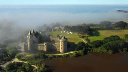 Ch&acirc;teau de Suscinio aus dem 13. Jahrhundert war die Lieblingsresidenz der bretonischen Herz&ouml;ge.