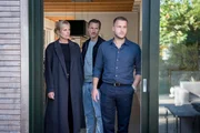 Der Partner des Opfers, Lorenz Grabow (Nicolas Wolf, r.), ist schwer getroffen. Er wollte eine Familie mit Vivien gründen. Ina Zimmermann (Melanie Marschke, l.) und Moritz Brenner (Johannes Hendrik Langer, M.) befragen ihn.