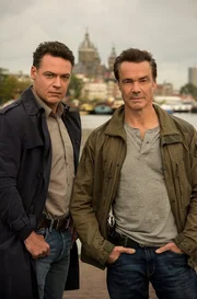 Ein neuer Fall für Alex Pollack (Hannes Jaenicke, re.) und seinen niederländischen Kollegen Bram de Groot (Fedja van Huêt). Ein neuer Fall für Alex Pollack (Hannes Jaenicke, re.) und seinen niederländischen Kollegen Bram de Groot (Fedja van Huêt).